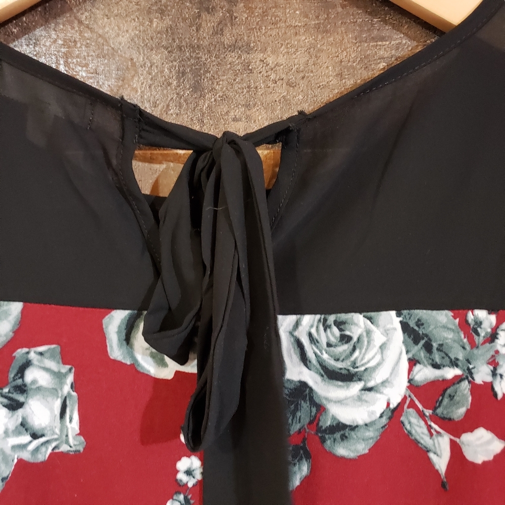 Faith and joy of Los Angeles sheer shoulder top - Picture 5 of 8